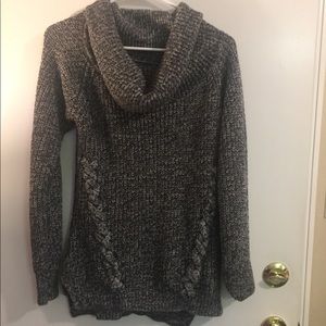 Nice grey sweater - size Large